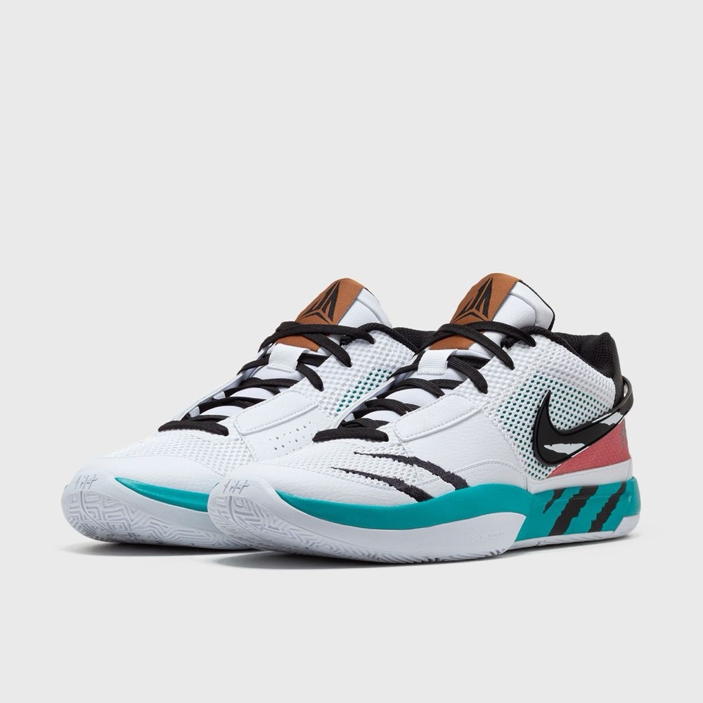 Nike White And Green Sneakers With Cushioned Midsole And Low-Top Design